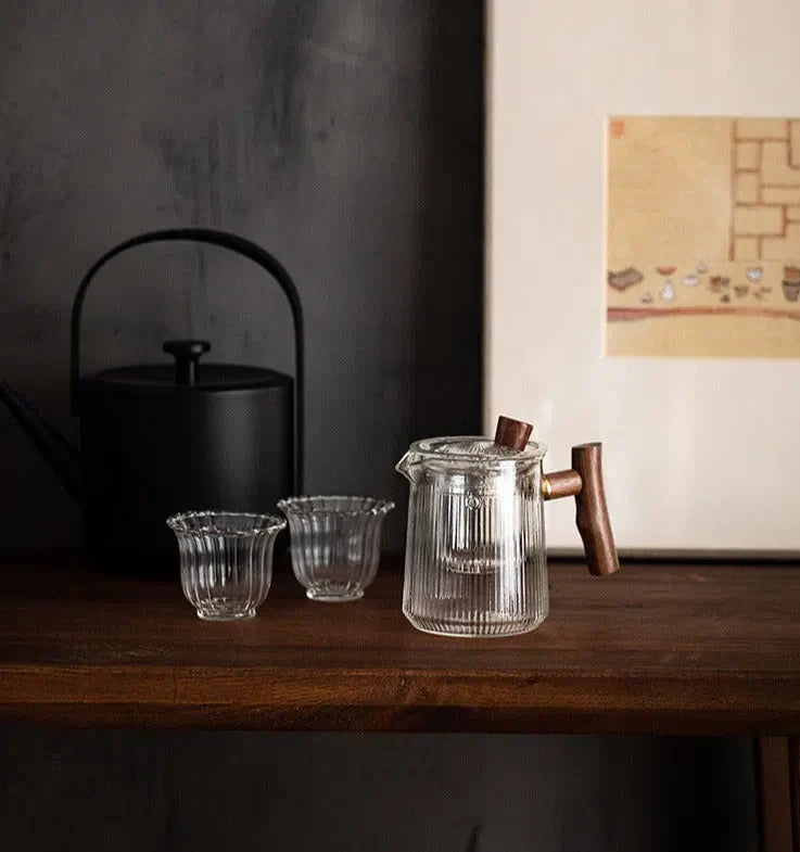 Mini Bule Canelado com Infusor – Elegância e Praticidade para Suas Bebidas