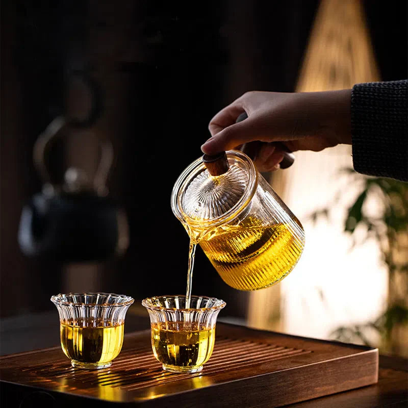 Mini Bule Canelado com Infusor – Elegância e Praticidade para Suas Bebidas