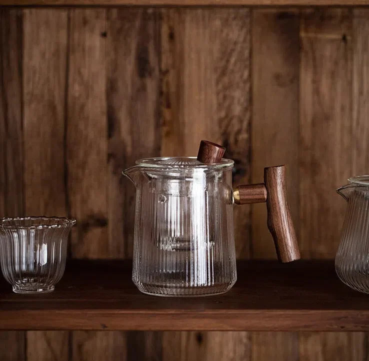 Mini Bule Canelado com Infusor – Elegância e Praticidade para Suas Bebidas