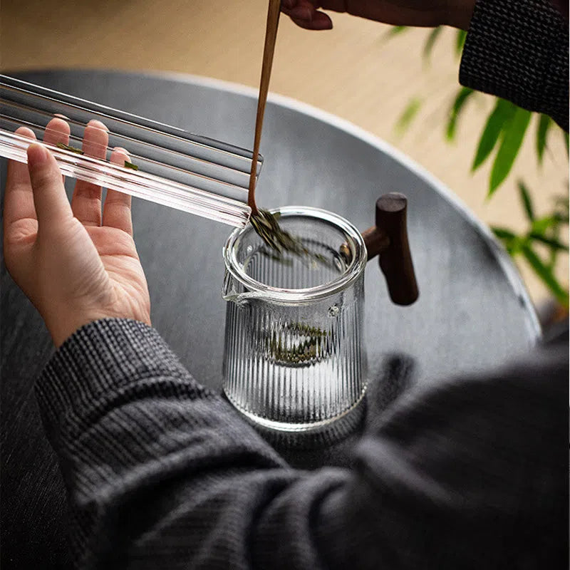 Mini Bule Canelado com Infusor – Elegância e Praticidade para Suas Bebidas