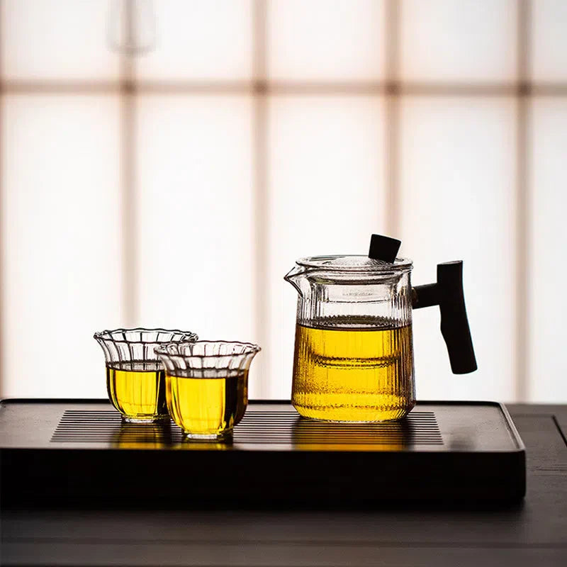 Mini Bule Canelado com Infusor – Elegância e Praticidade para Suas Bebidas