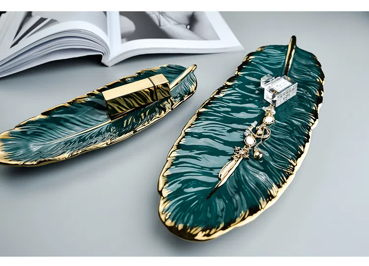 Bandeja Europeia de Folha em Cerâmica – Elegância e Sofisticação para Sua Mesa