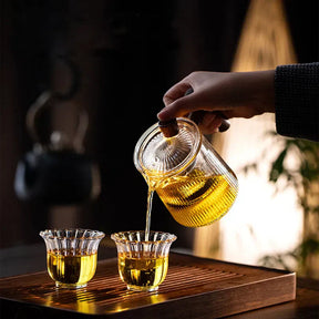 Mini Bule Canelado com Infusor – Elegância e Praticidade para Suas Bebidas