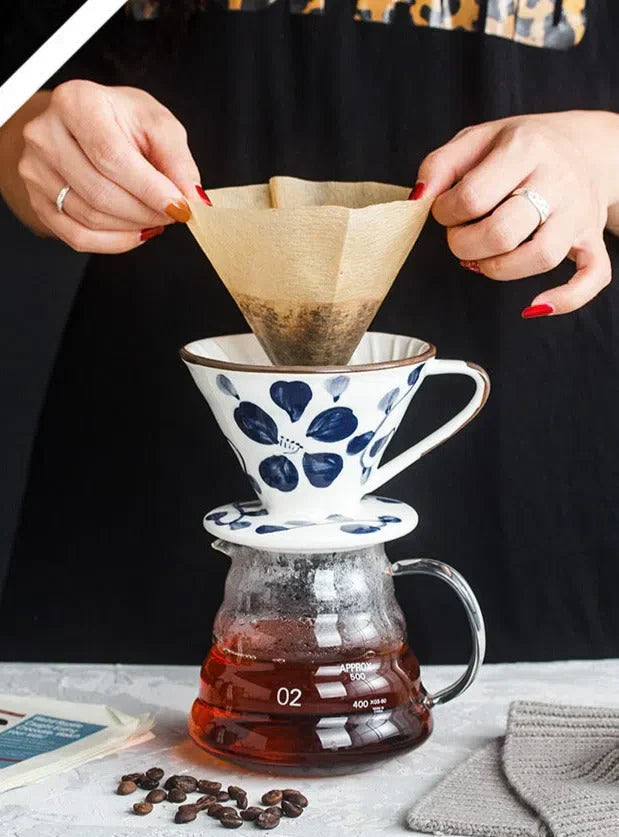 Suporte para Filtro V60 em Cerâmica Pintada à Mão – Elegância e Precisão no Seu Café